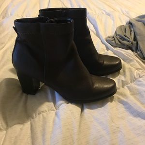 Black small ankle heel boots